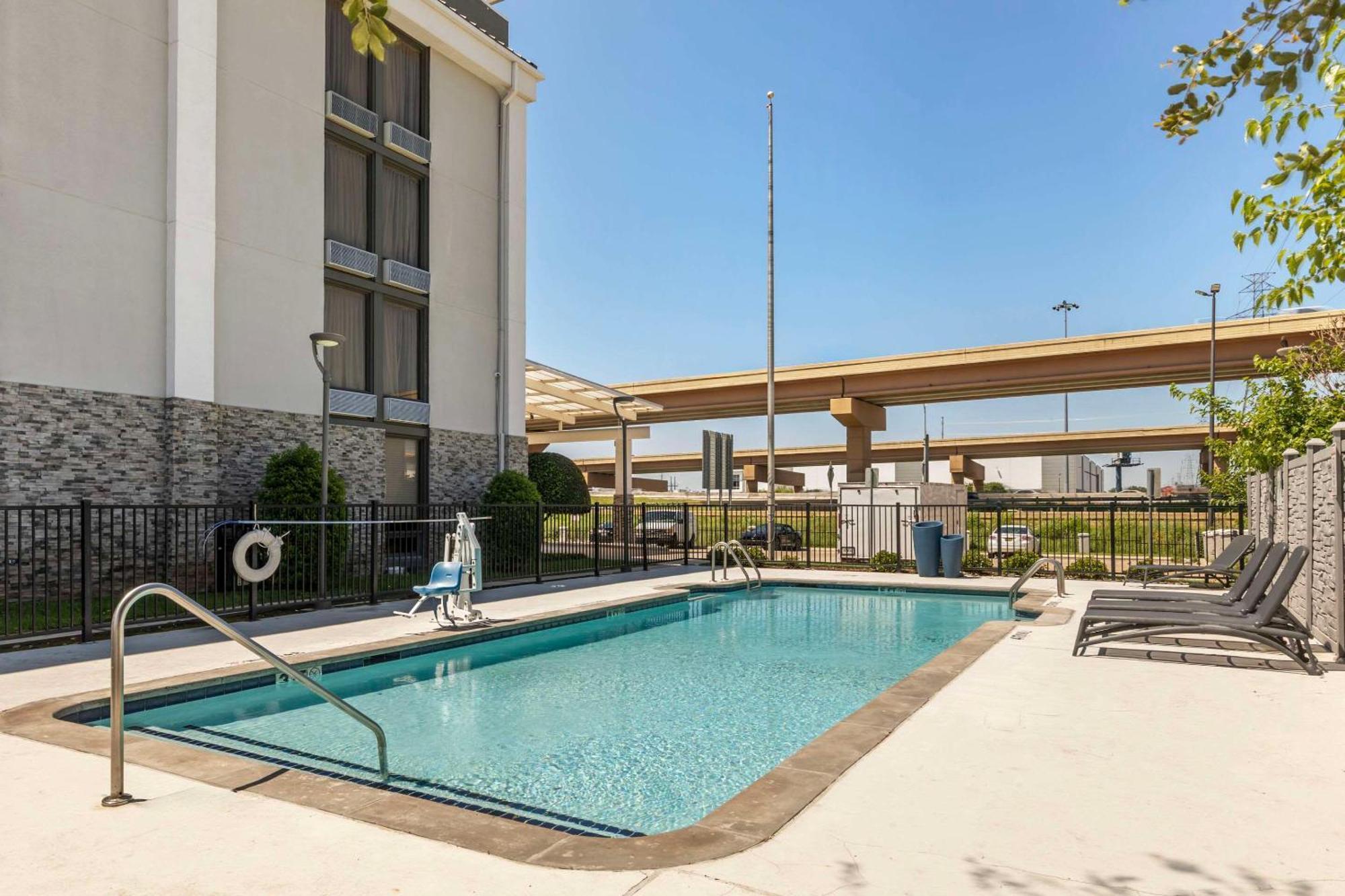 Comfort Inn Dallas North Love Field Airport Экстерьер фото